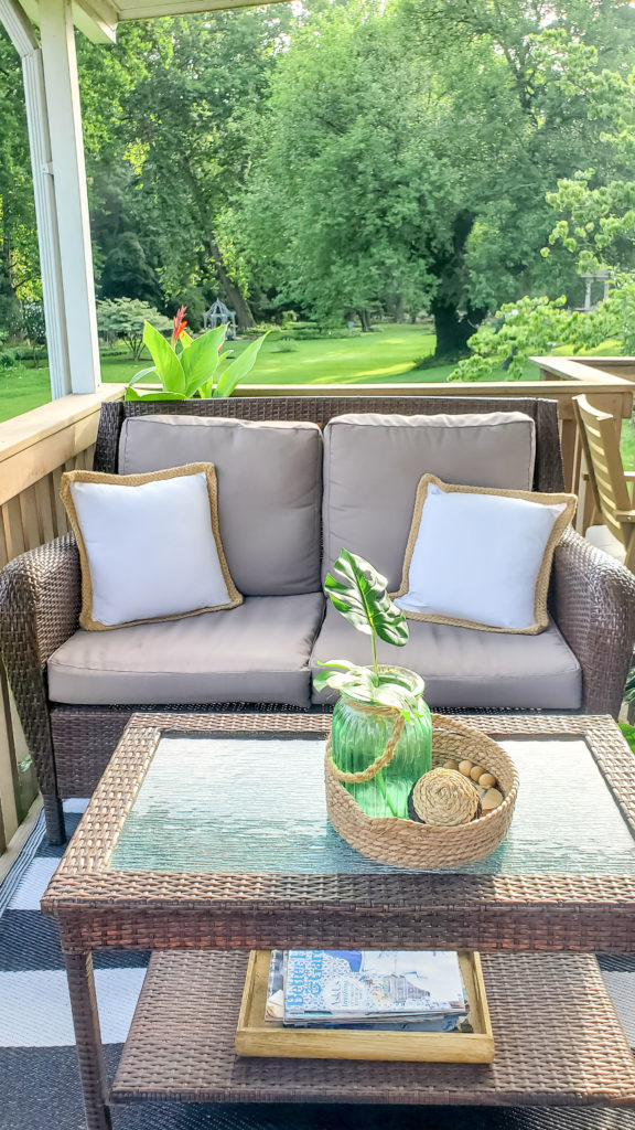 Neutral outdoor decor