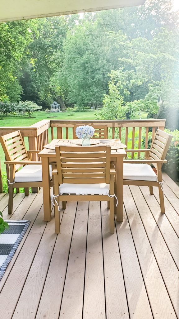 outdoor dining area