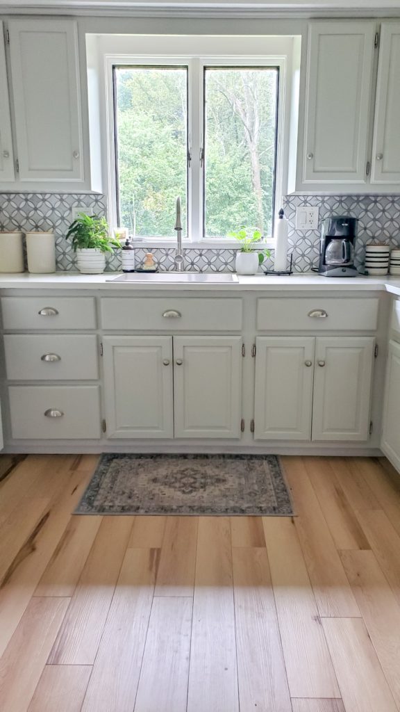 Gray modern kitchen
