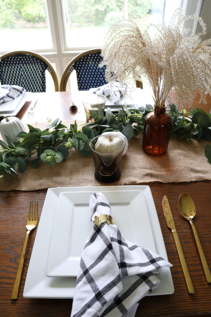 minimalist tablescape