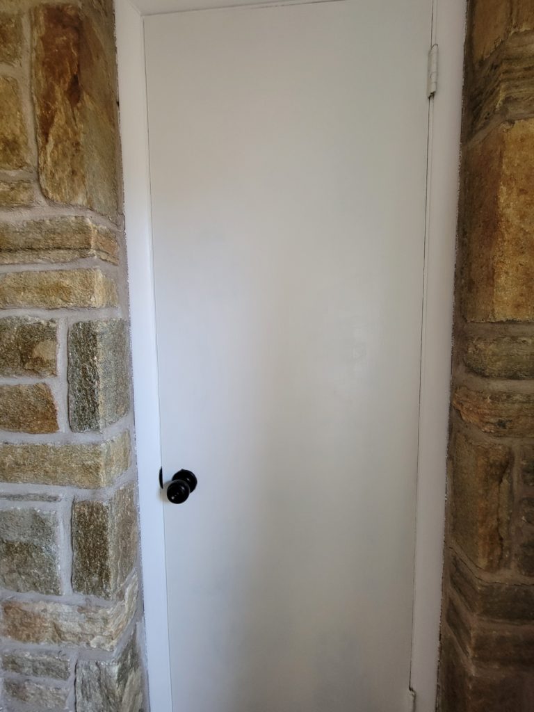 Plain flat panel door