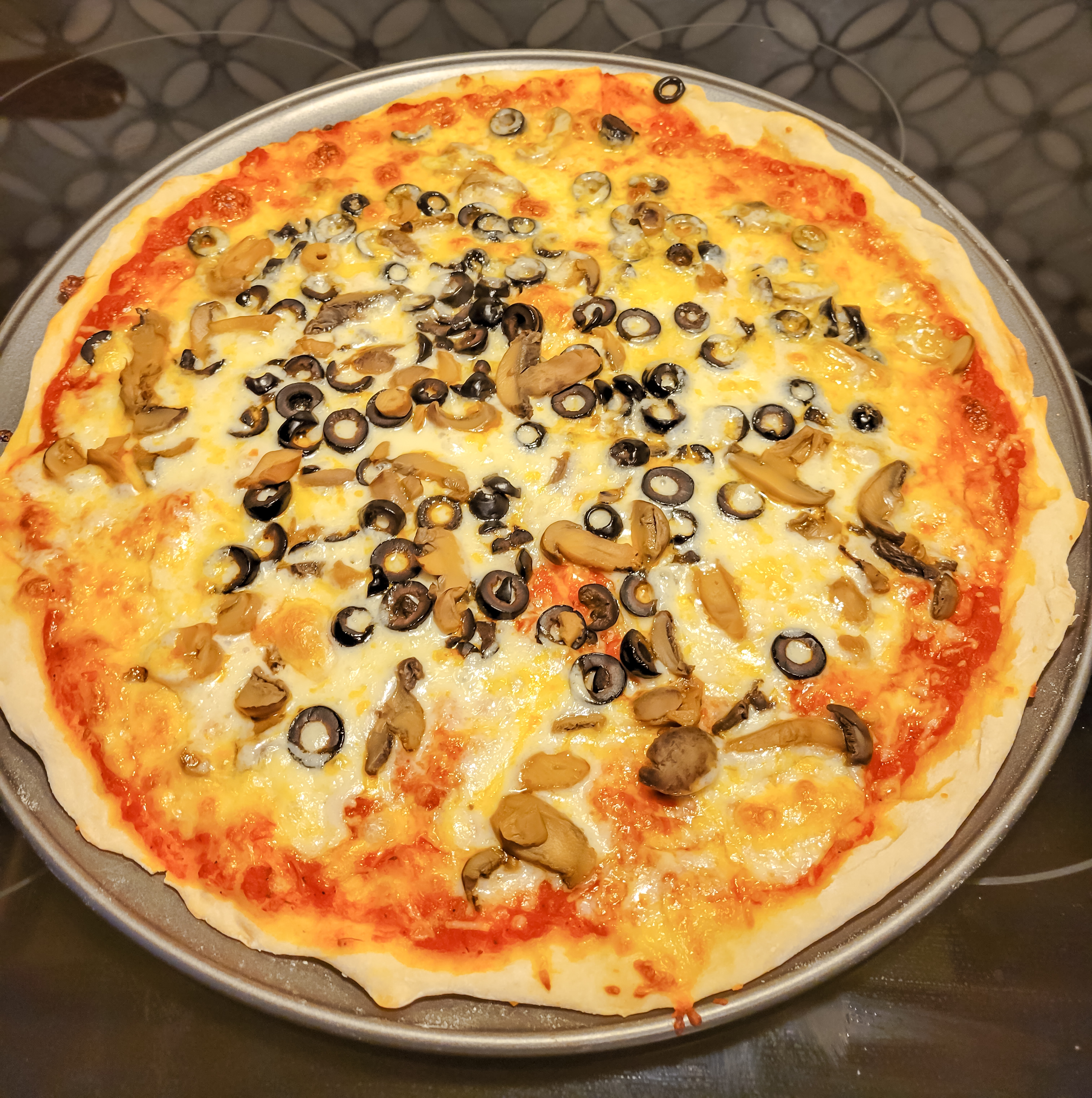 Olive and mushroom pizza